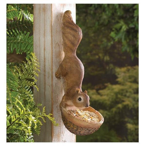 Vertical Squirrel Sculpture Bird Feeder - Giftscircle